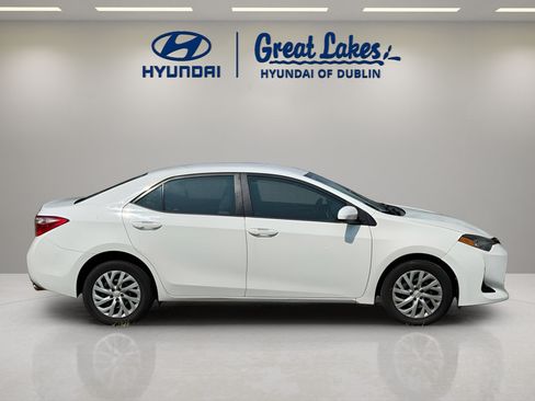 Used 2017 Toyota Corolla LE FWD image 6