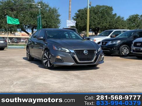 Used 2022 Nissan Altima 2.5 SV w/ SV Premium Package FWD image 1