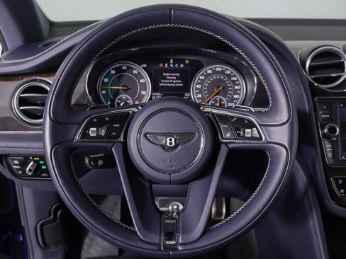Used 2019 Bentley Bentayga image 27