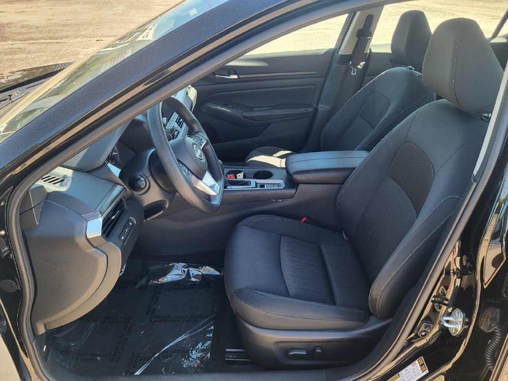 Used 2025 Nissan Altima 2.5 SV AWD/4WD image 10