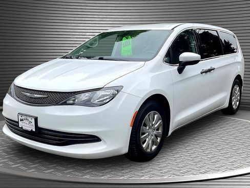 Used 2019 Chrysler Pacifica L FWD image 3