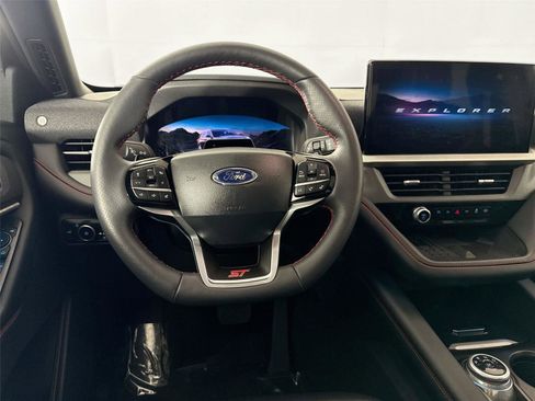 Used 2025 Ford Explorer ST image 32