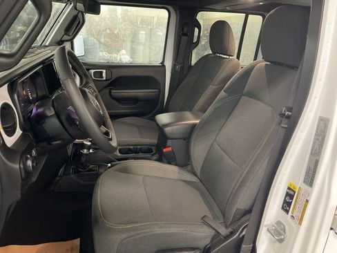 Used 2025 Jeep Wrangler Sport S image 12