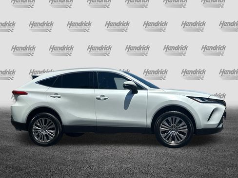 Used 2023 Toyota Venza XLE AWD/4WD image 3