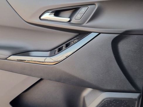 New 2026 Chevrolet Equinox LT w/ Safety and Technology Package FWD image 17