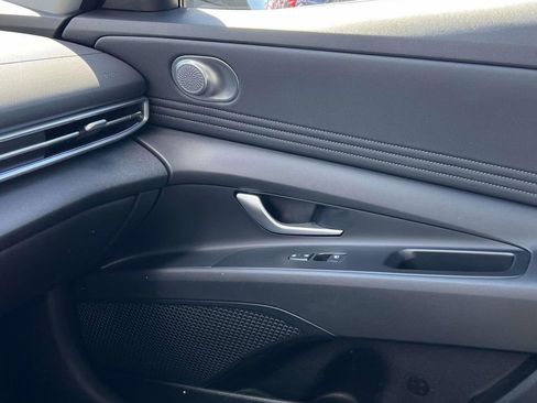 Certified 2023 Hyundai Elantra Limited image 41