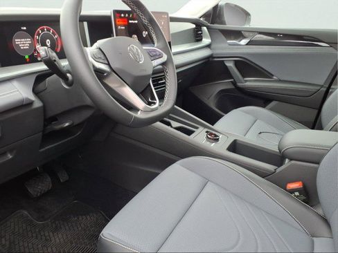 New 2026 Volkswagen Tiguan SE image 16