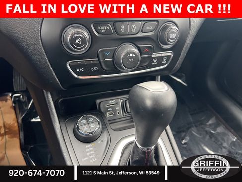 Used 2017 Jeep Cherokee Trailhawk w/ Cold Weather Group image 21