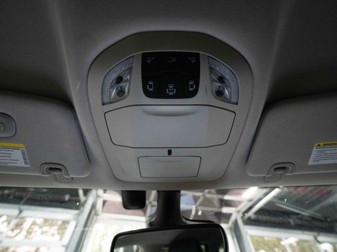 Used 2022 Chrysler Pacifica Touring-L w/ Uconnect Theater Family Group image 18