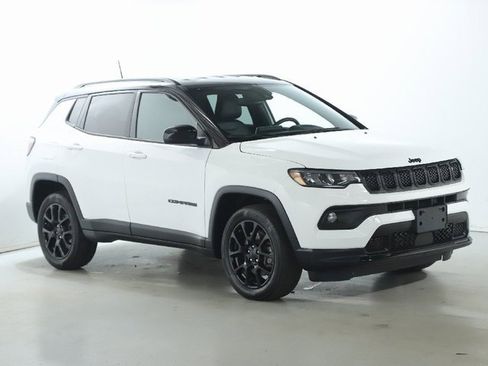 Used 2023 Jeep Compass Altitude image 9
