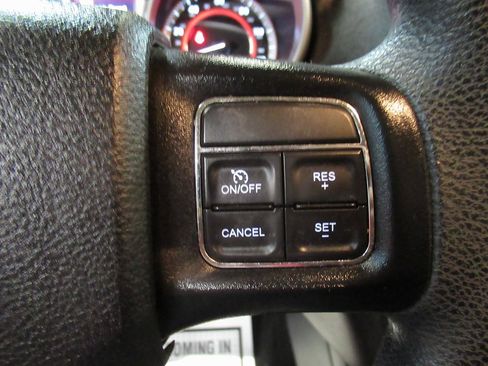 Used 2019 Dodge Journey SE image 22