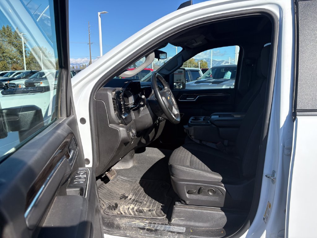 Used 2025 Chevrolet Silverado 2500 LT w/ Convenience Package AWD/4WD image 4