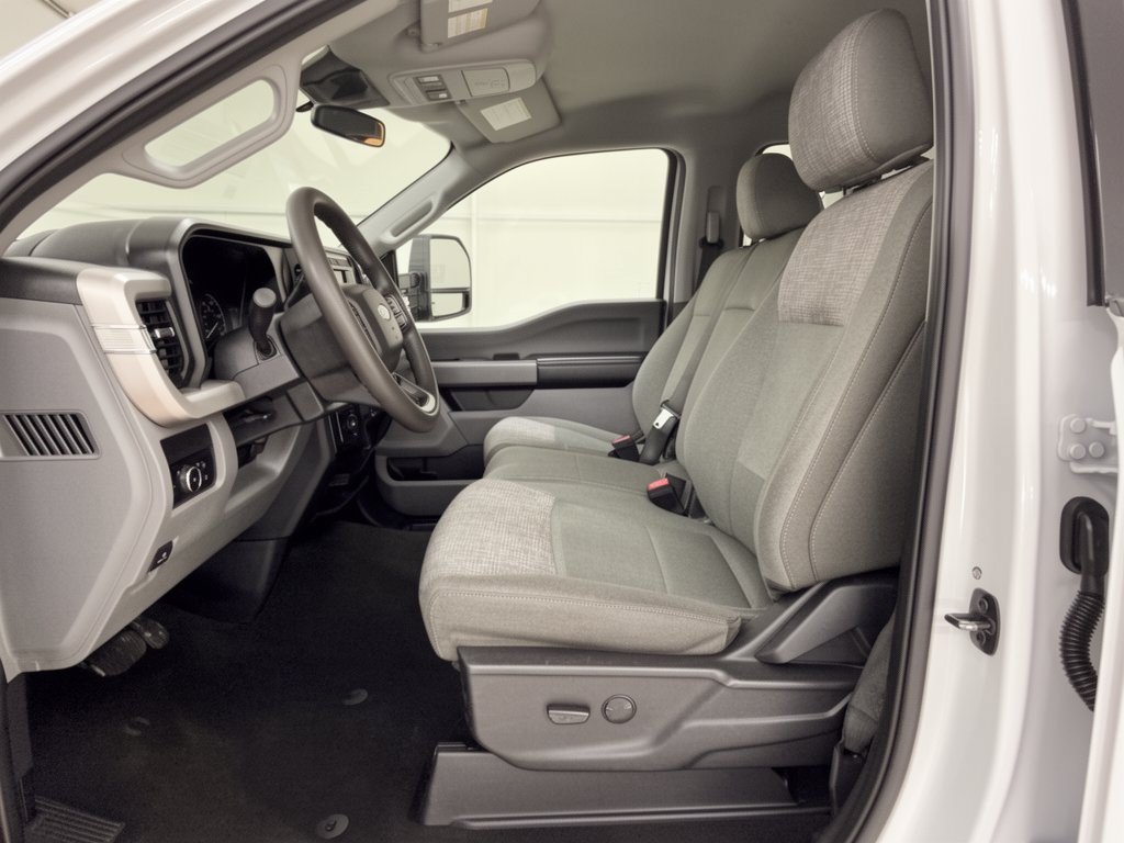 Used 2024 Ford F250 XLT AWD/4WD image 5