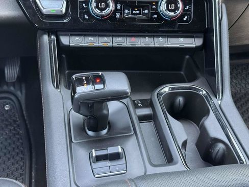 Used 2022 GMC Sierra 1500 AT4 w/ AT4 Premium Package AWD/4WD image 8