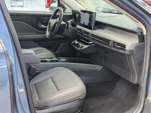 Used 2023 Lincoln Corsair FWD image 17