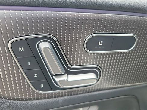 Used 2020 Mercedes-Benz GLB 250 4MATIC image 20