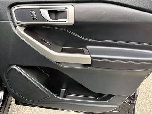 Used 2023 Ford Explorer XLT image 10