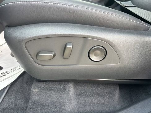 New 2026 Chevrolet Traverse LT w/ Sun and Wheel Package FWD image 16