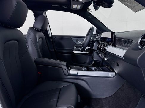 New 2026 Mercedes-Benz GLB 250 image 6
