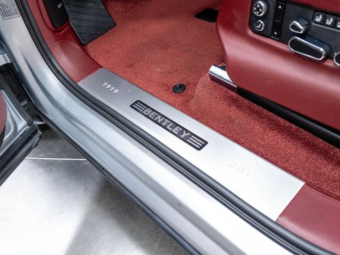 Used 2020 Bentley Bentayga AWD/4WD image 65