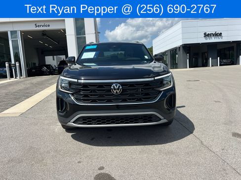 Certified 2025 Volkswagen Atlas Cross Sport SE FWD image 2