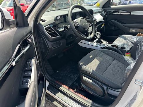 Used 2025 Kia Seltos S AWD/4WD image 13