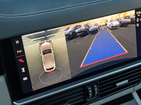 Certified 2023 Porsche Cayenne Platinum Edition image 33