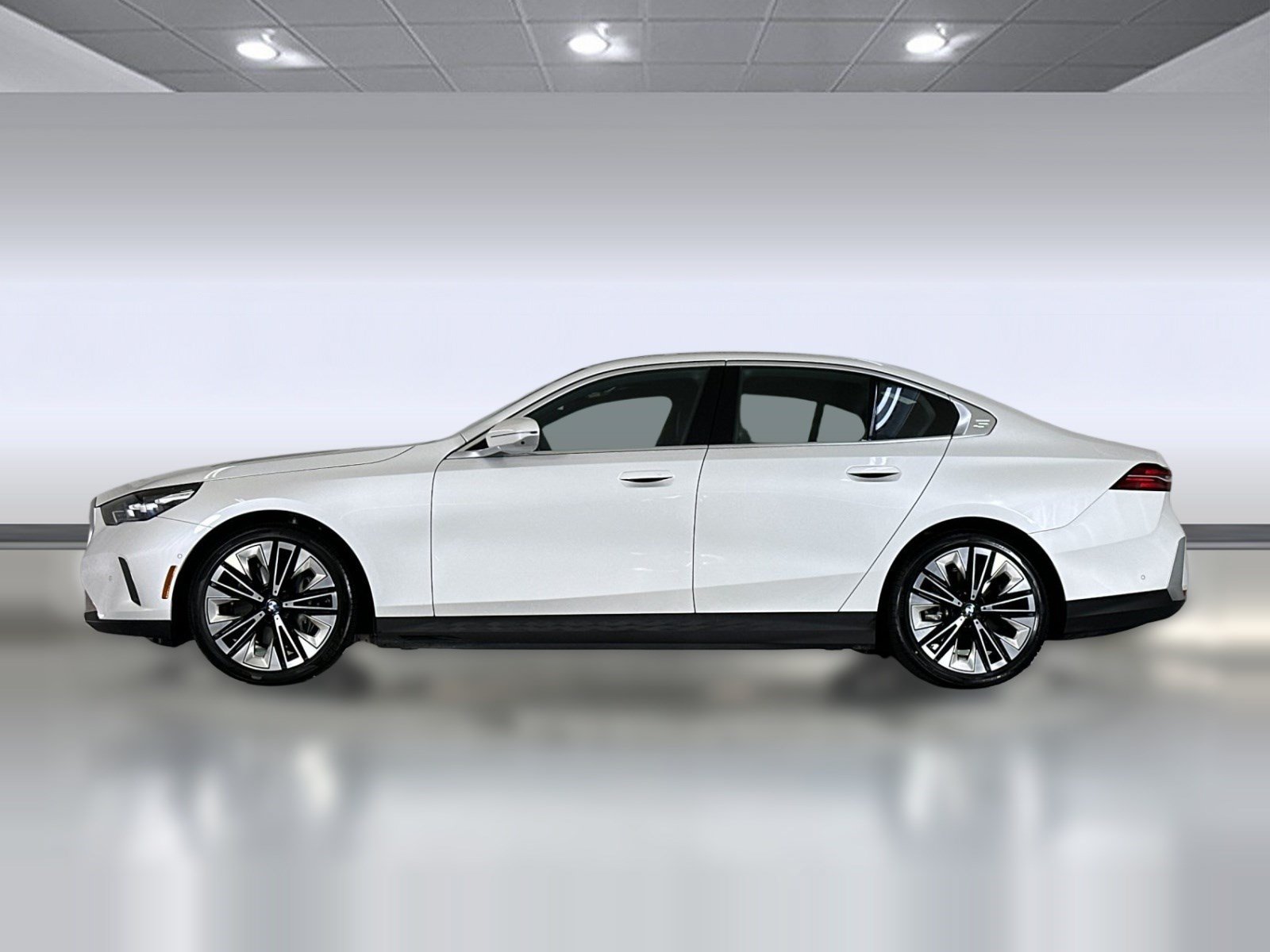 Used 2026 BMW i5 eDrive40 w/ Premium Package AWD/4WD image 2