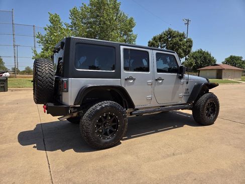 Used 2015 Jeep Wrangler Unlimited Sport w/ Connectivity Group AWD/4WD image 27