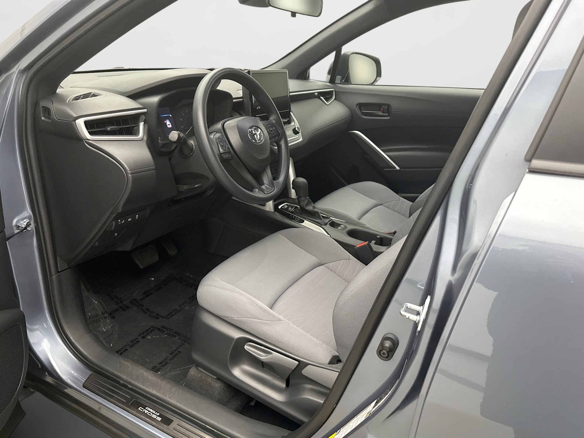 Used 2025 Toyota Corolla Cross AWD Hybrid image 10