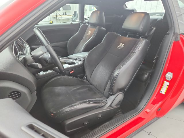Used 2018 Dodge Challenger R/T Scat Pack w/ Leather Interior Group RWD image 19