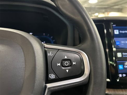 Certified 2022 Volvo XC60 B5 Momentum w/ Climate Package image 15