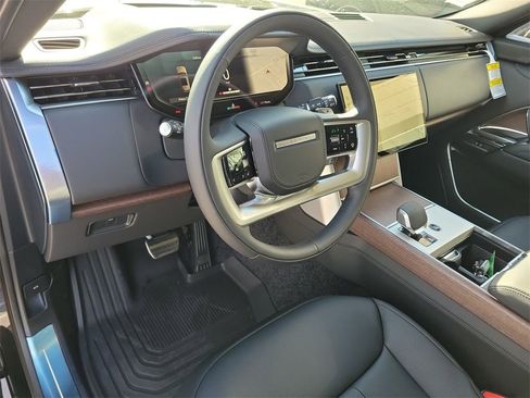 New 2025 Land Rover Range Rover Long Wheelbase SE image 25