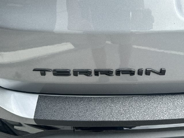 Used 2023 GMC Terrain SLT w/ Tech Package FWD image 9