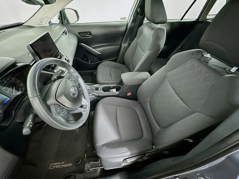 Used 2024 Toyota Corolla Cross LE w/ Moonroof Package FWD image 13