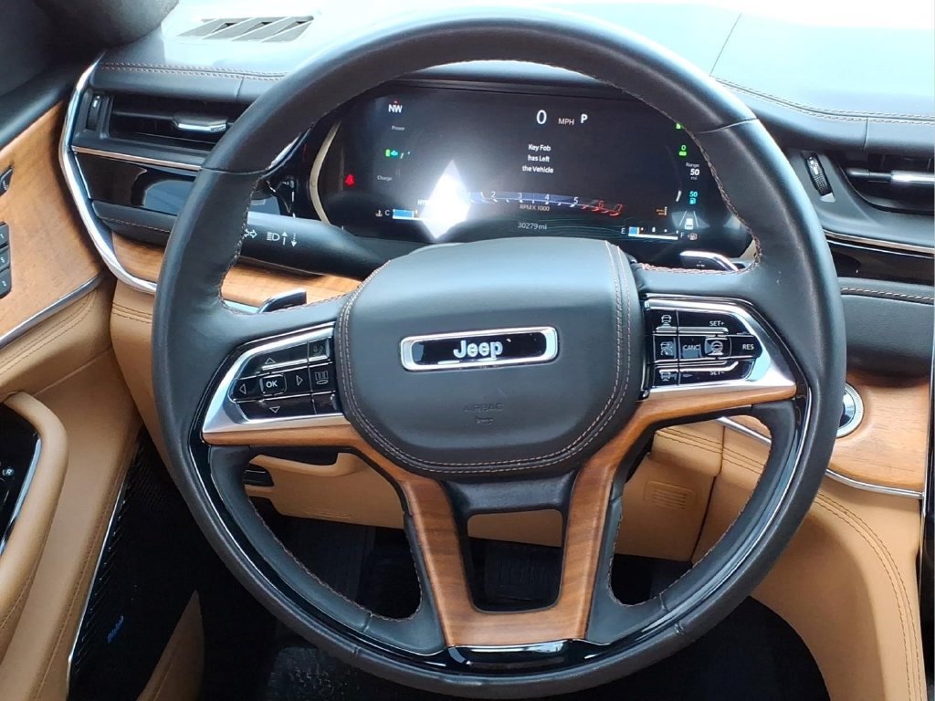 Used 2023 Jeep Grand Cherokee Summit AWD/4WD image 18