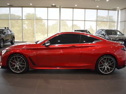 Used 2018 INFINITI Q60 Red Sport 400 w/ Pro Active Package AWD/4WD image 4