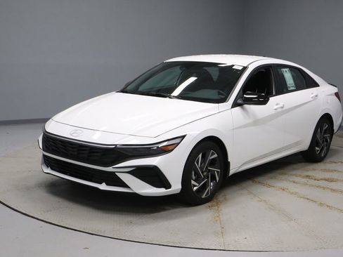 Certified 2025 Hyundai Elantra Sport image 7