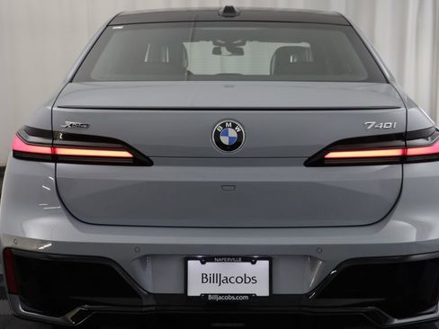 Certified 2025 BMW 740i xDrive AWD/4WD image 17