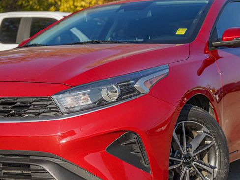 Used 2022 Kia Forte LXS w/ LXS Technology Package image 3