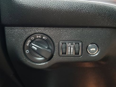 Used 2019 Dodge Challenger SXT image 26