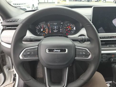 Used 2024 Jeep Compass Latitude AWD/4WD image 15