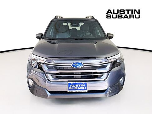 Used 2025 Subaru Forester Premium image 3