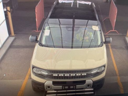 Used 2025 Ford Bronco Sport Badlands image 15