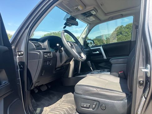Used 2022 Toyota 4Runner SR5 Premium w/ Moonroof Package RWD image 7