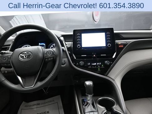 Used 2023 Toyota Camry SE w/ Convenience Package FWD image 14
