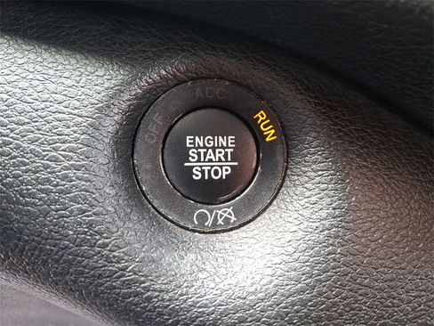 Used 2021 Jeep Cherokee Latitude Lux w/ Comfort/Convenience Group image 26