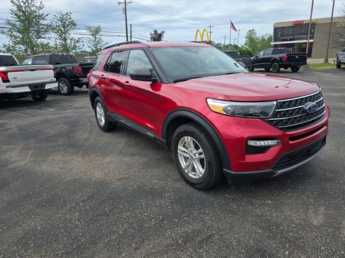 Certified 2023 Ford Explorer XLT w/ Equipment Group 202A AWD/4WD image 7