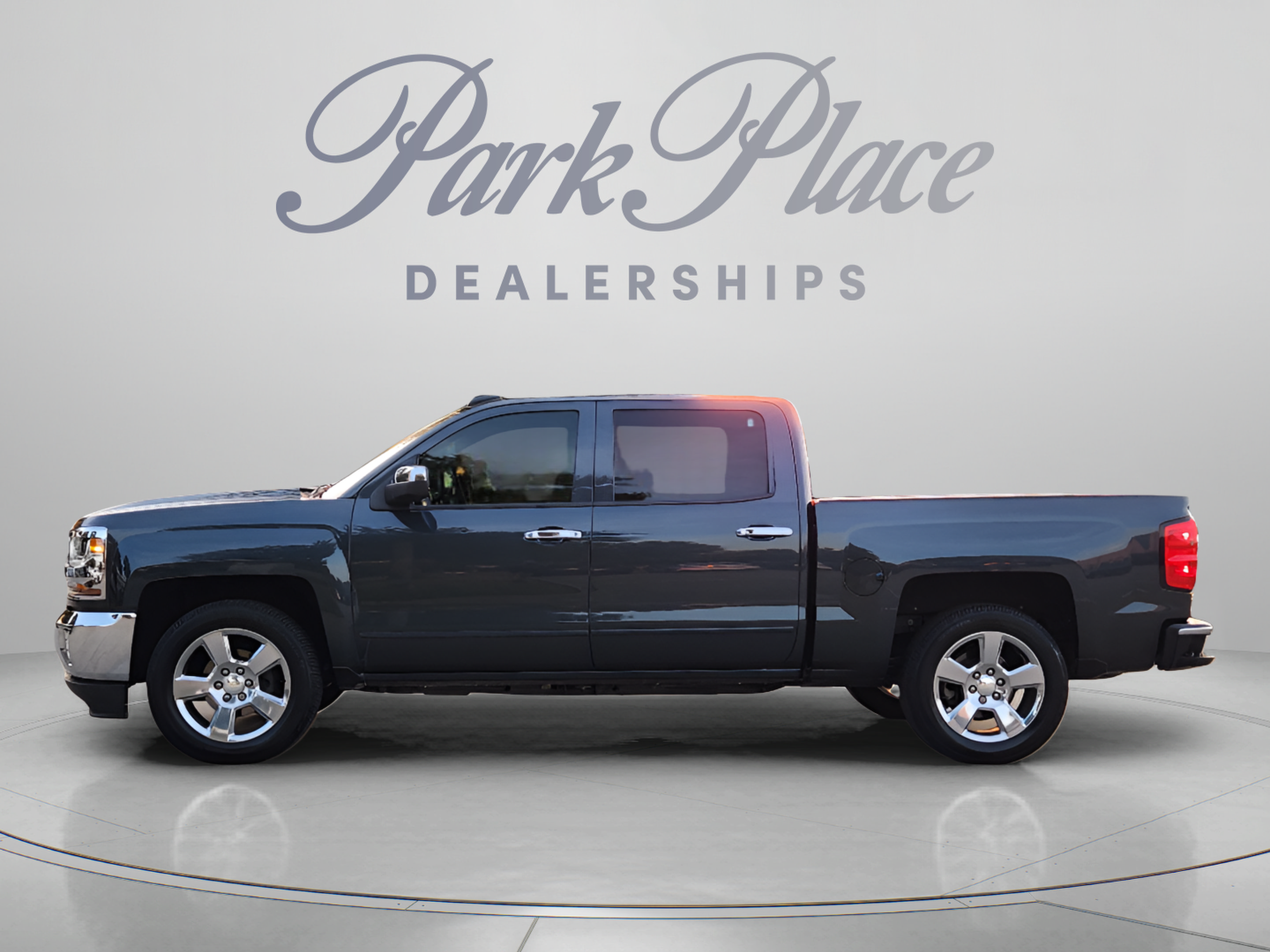 Used 2018 Chevrolet Silverado 1500 LT w/ Texas Edition RWD image 2