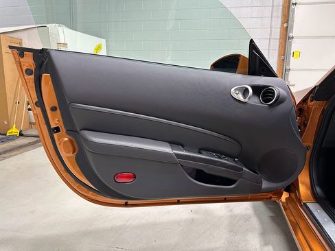 Used 2006 Nissan 350Z w/ (N93) Cargo Convenience Pkg image 16